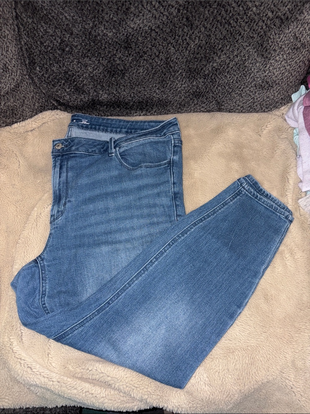 Old Navy High-Rise Wow Super-Skinny, 20 short